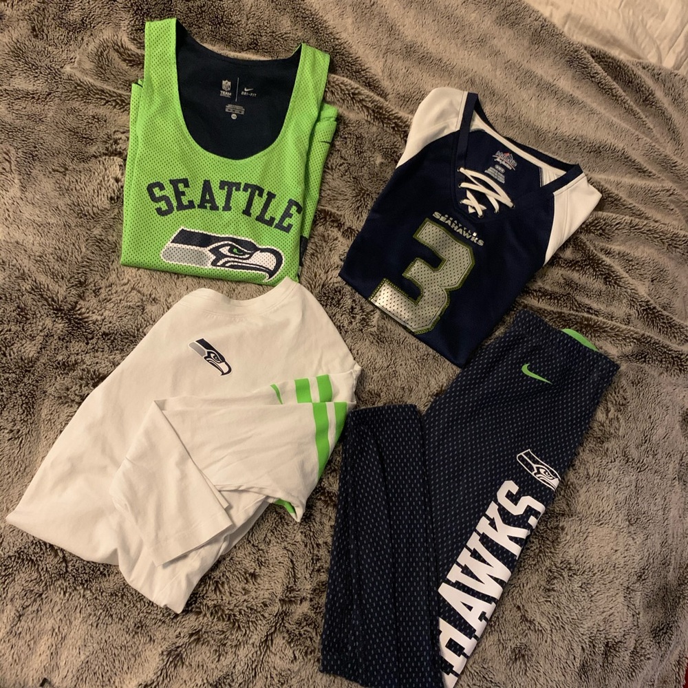 Seahawks Nike Bundle ! 💚💙 (READ Description!)